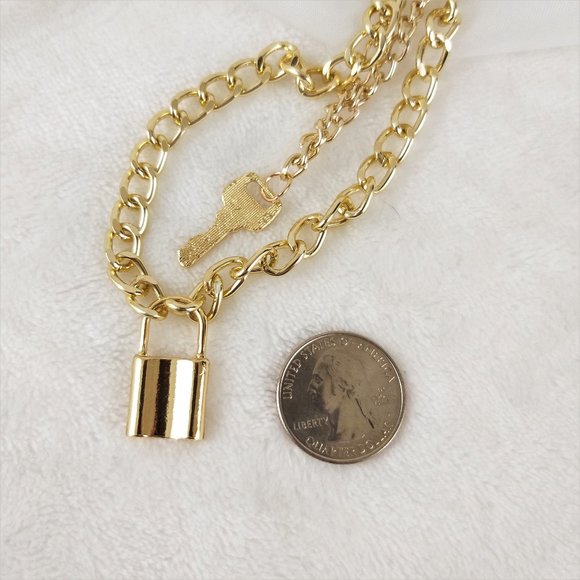 Lock & Key Chain Layered Necklace Set - Picture 4 of 4